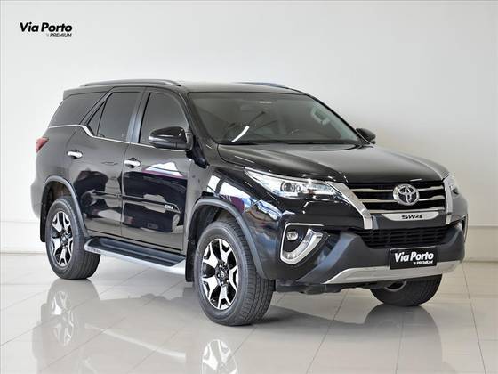 TOYOTA HILUX SW4 2.8 SRX 4X4 7 LUGARES 16V TURBO INTERCOOLER DIESEL 4P AUTOMÁTICO